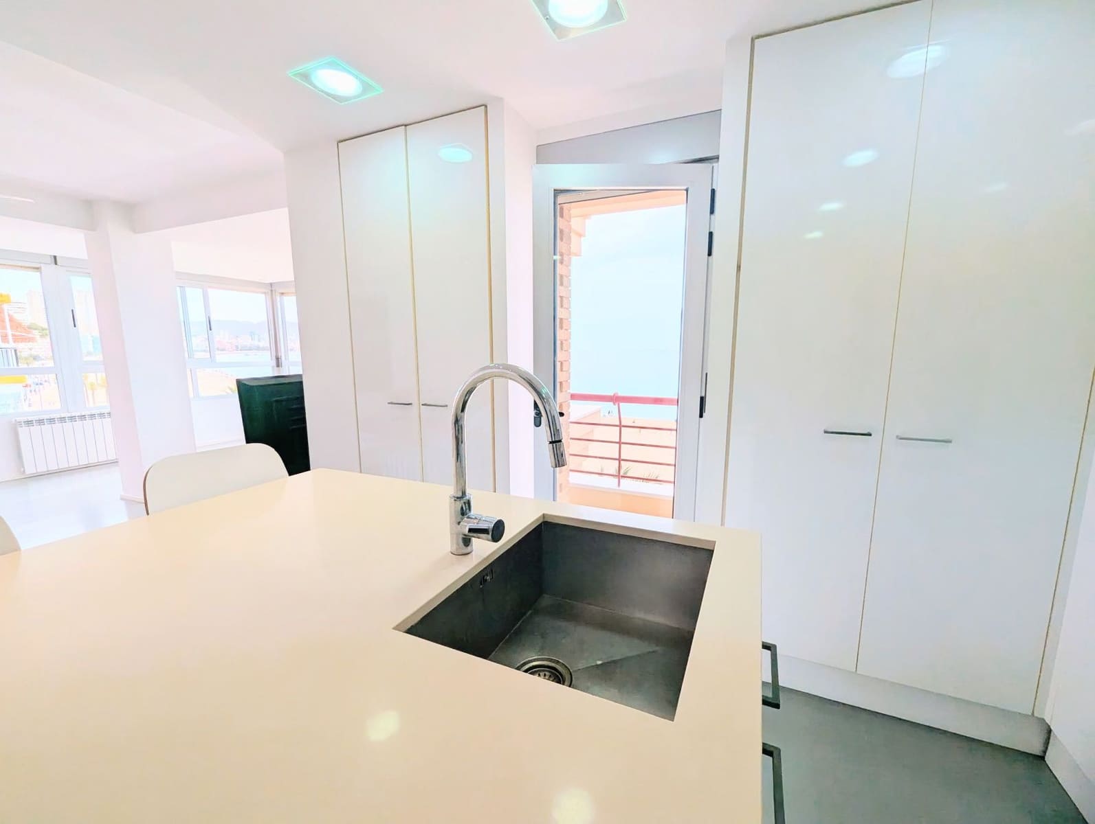 Appartement de 3 chambres à louer à Benidorm avec piscine - 1 500 € (Ref: 9207506)
