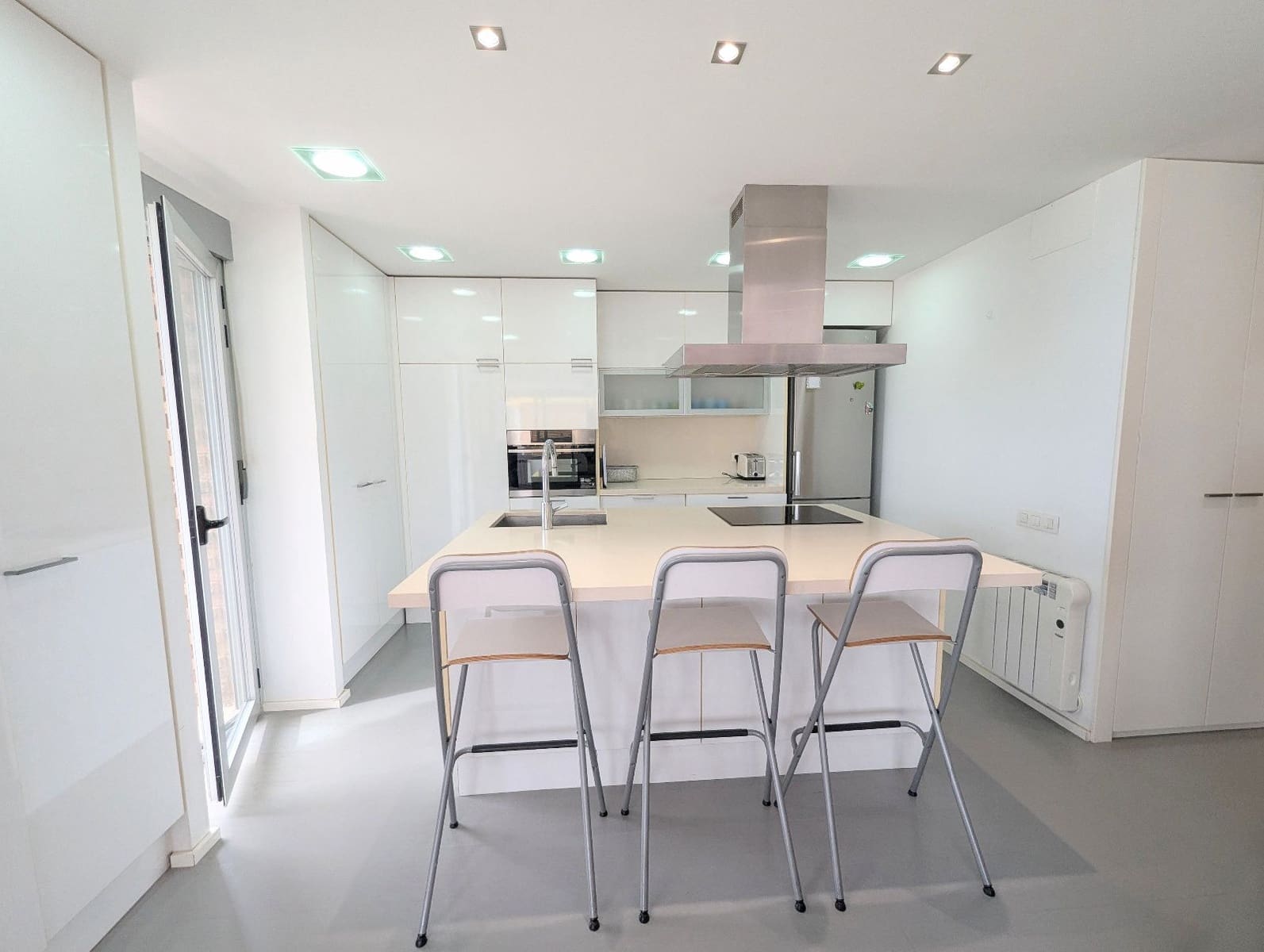 Appartement de 3 chambres à louer à Benidorm avec piscine - 1 500 € (Ref: 9207506)