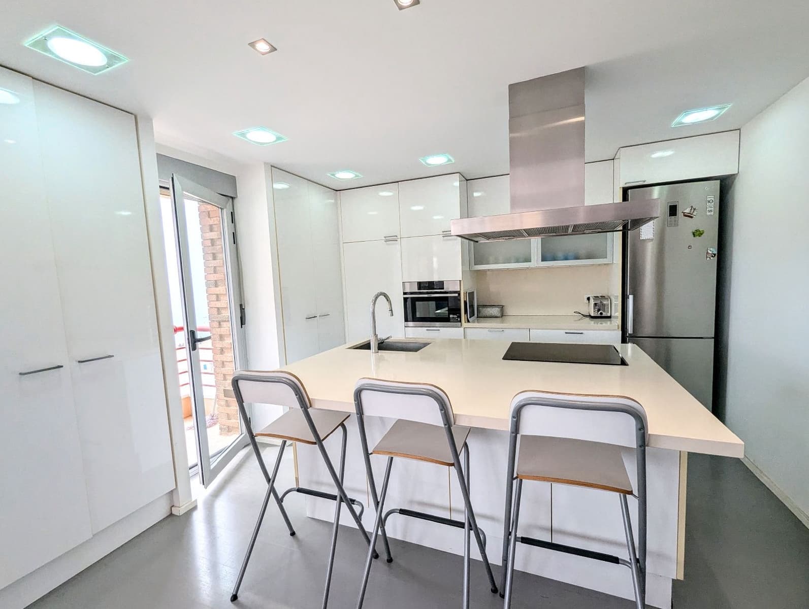 Appartement de 3 chambres à louer à Benidorm avec piscine - 1 500 € (Ref: 9207506)