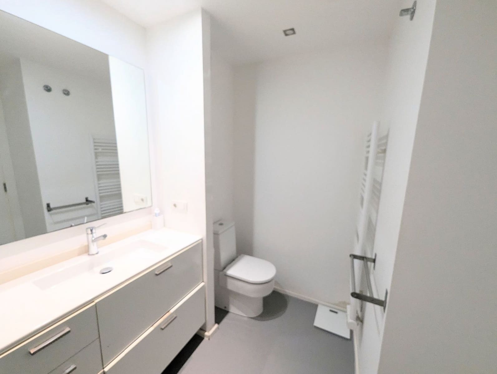 Appartement de 3 chambres à louer à Benidorm avec piscine - 1 500 € (Ref: 9207506)