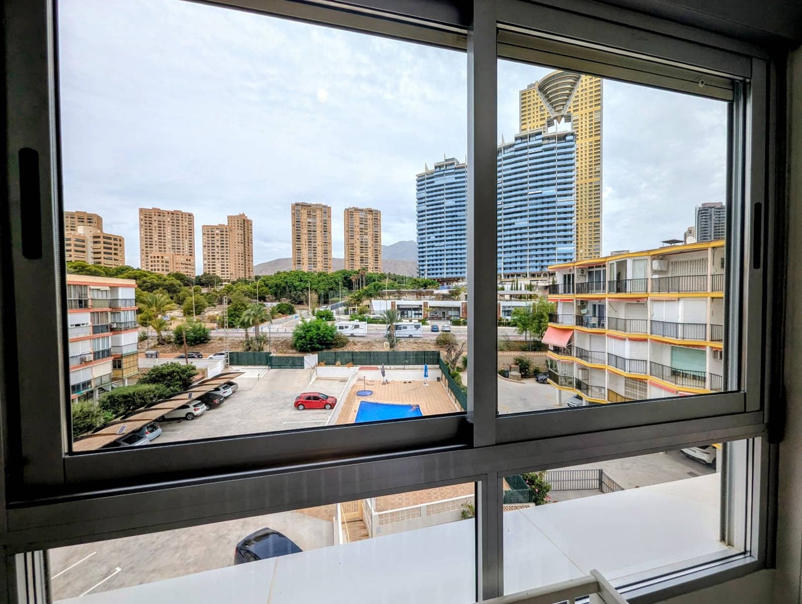 Appartement de 3 chambres à louer à Benidorm avec piscine - 1 500 € (Ref: 9207506)