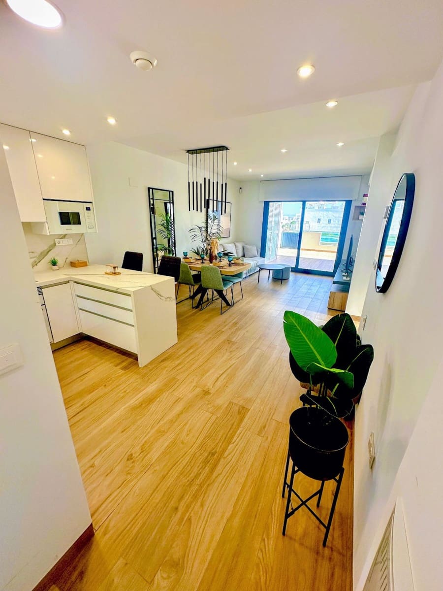 2 soveværelse Byhus til salg i Torrevieja med swimmingpool - € 269.900 (Ref: 9221614)