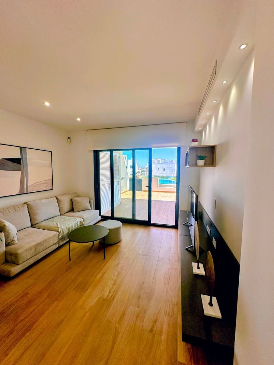 2 soveværelse Byhus til salg i Torrevieja med swimmingpool - € 269.900 (Ref: 9221614)