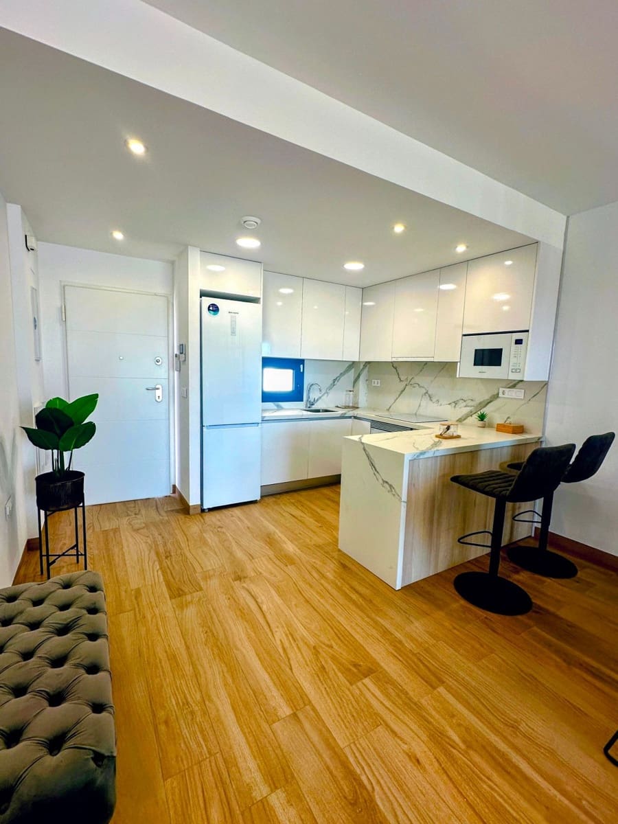 2 soveværelse Byhus til salg i Torrevieja med swimmingpool - € 269.900 (Ref: 9221614)