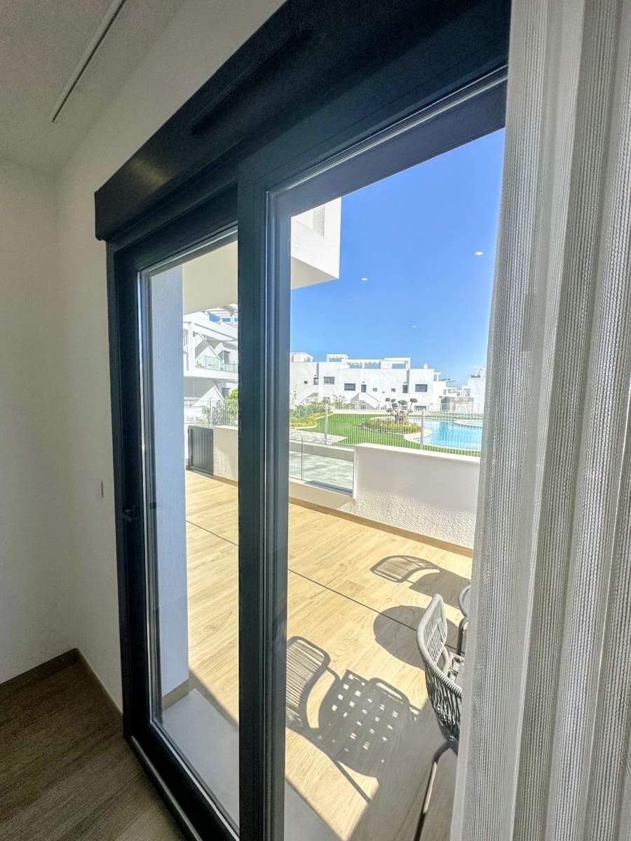 2 soveværelse Byhus til salg i Torrevieja med swimmingpool - € 269.900 (Ref: 9221614)