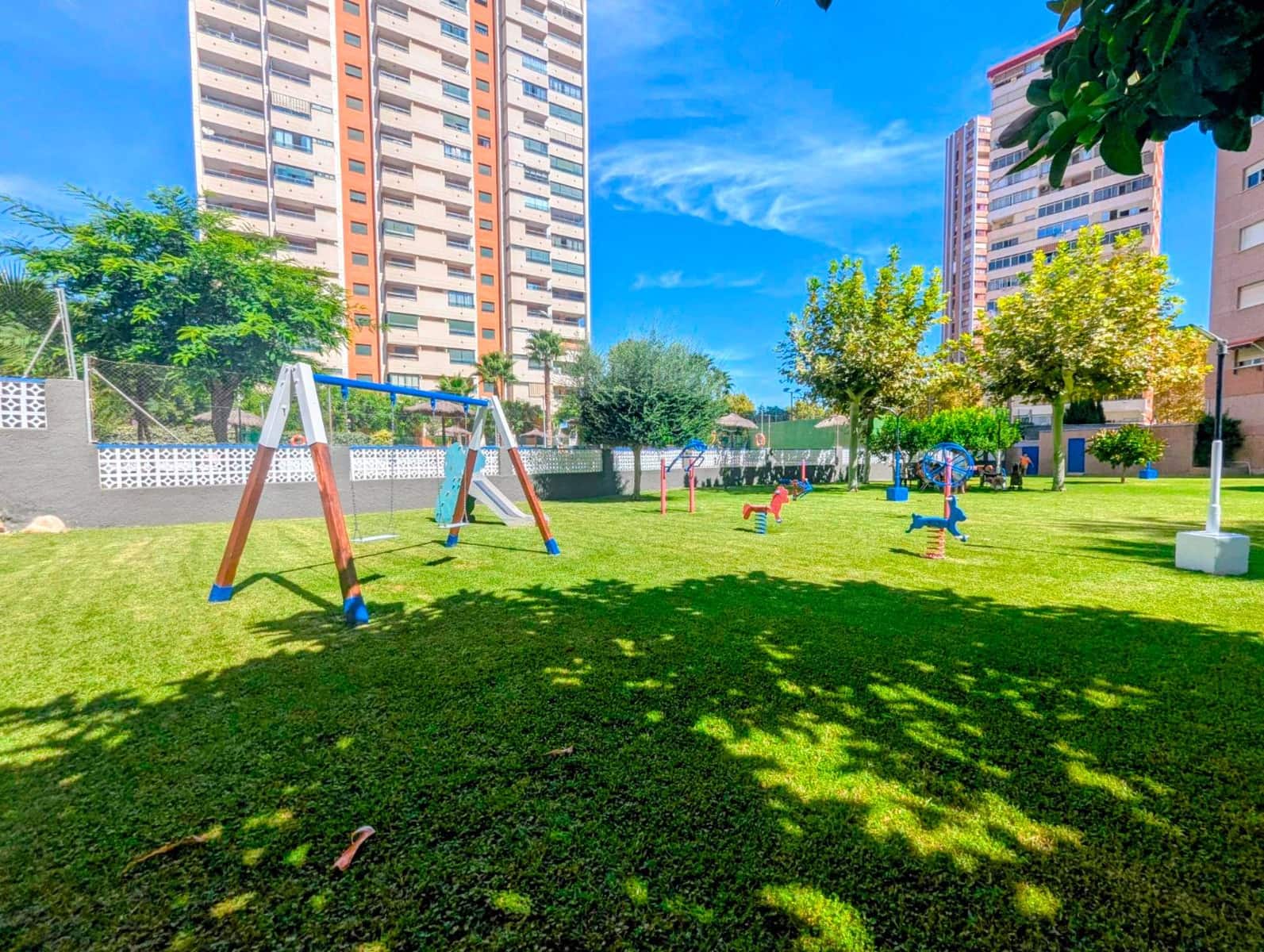 1 soveværelse Lejlighed til salg i Benidorm med swimmingpool garage - € 299.000 (Ref: 9221615)