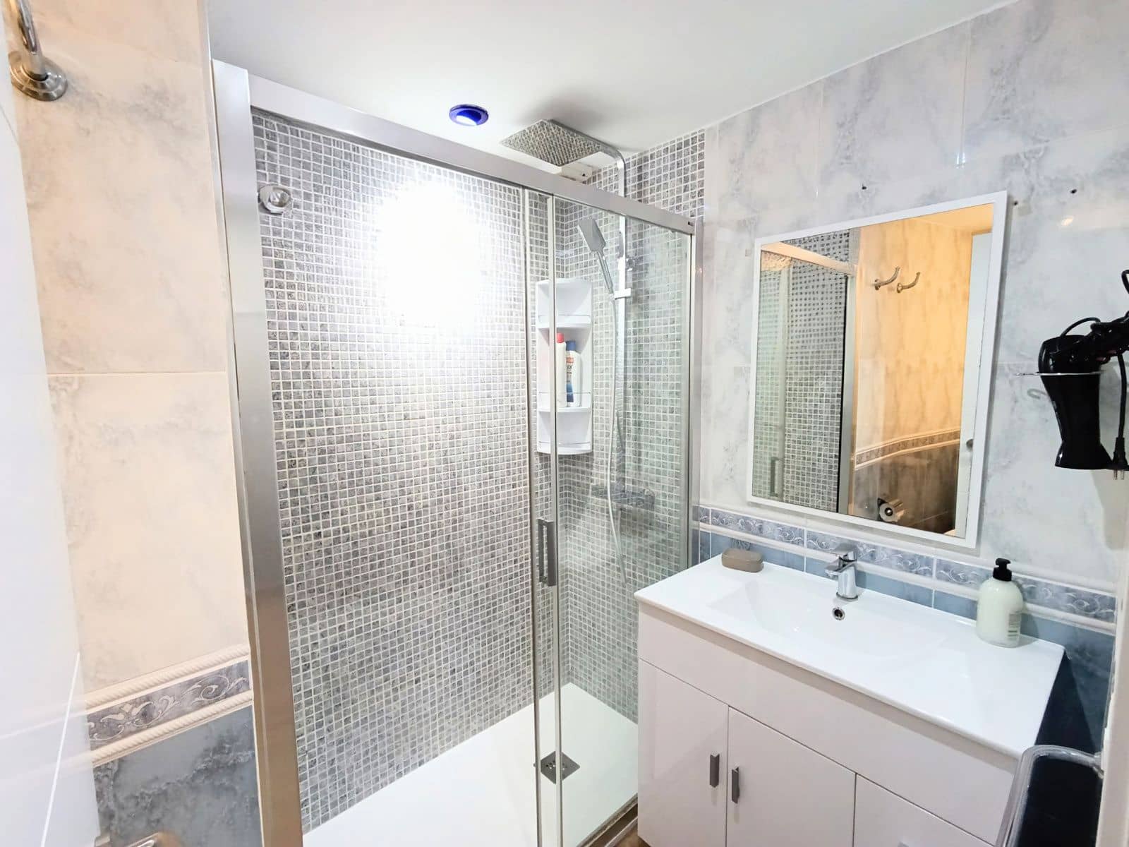 2 soveværelse Lejlighed til salg i Benidorm med swimmingpool garage - € 290.000 (Ref: 9230262)