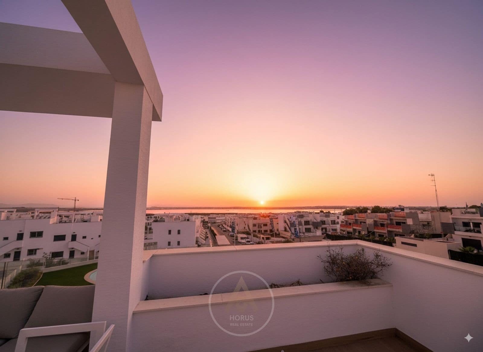 2 sypialnia Dom na sprzedaż w Torrevieja z basenem - 319 900 € (Ref: 9230732)