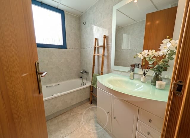 3 soverom Penthouse til salgs i Benidorm med svømmebasseng garasje - € 390 000 (Ref: 9263876)