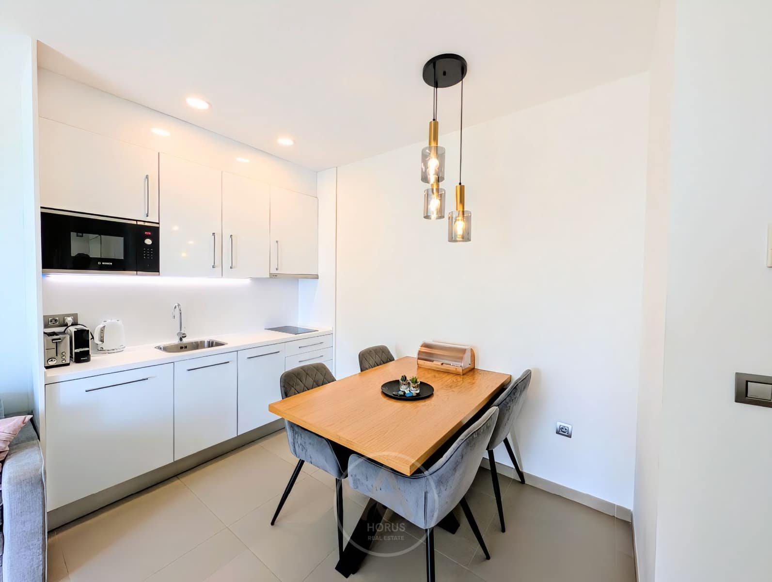 2 soverom Leilighet til salgs i Benidorm med svømmebasseng garasje - € 469 900 (Ref: 9322370)