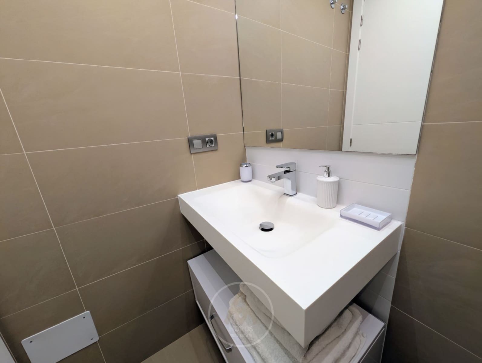 2 soverom Leilighet til salgs i Benidorm med svømmebasseng garasje - € 469 900 (Ref: 9322370)