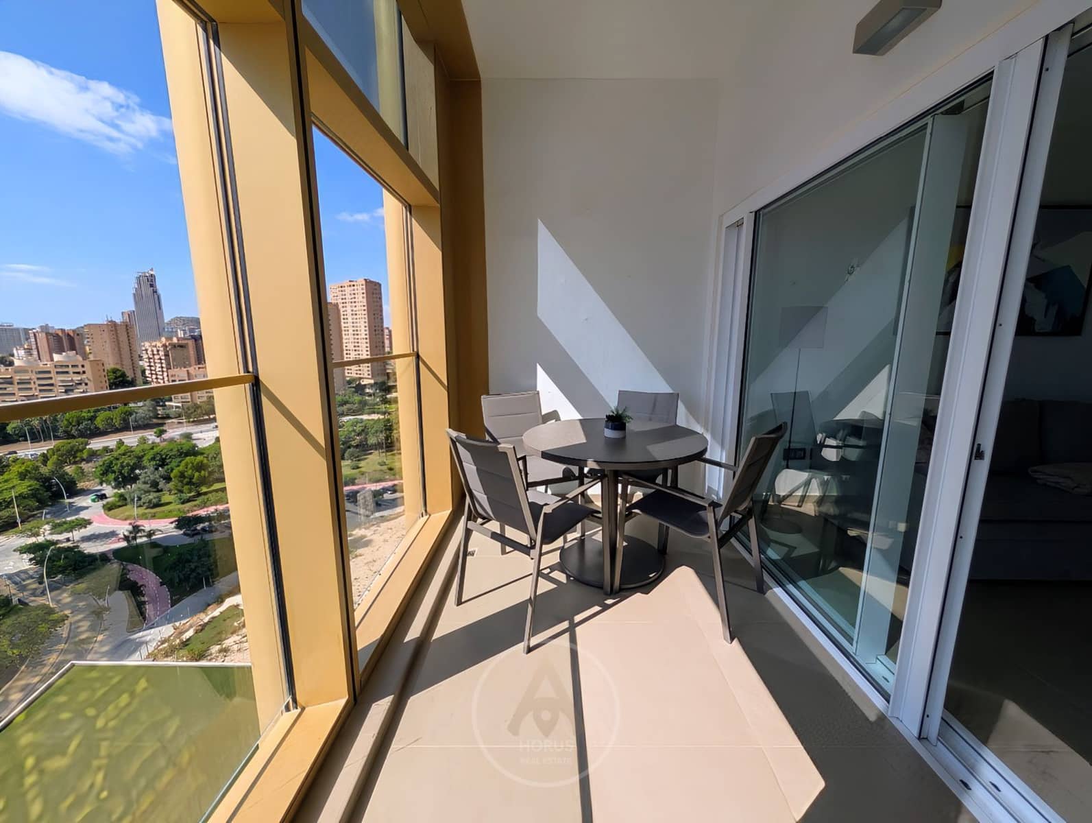 2 soverom Leilighet til salgs i Benidorm med svømmebasseng garasje - € 469 900 (Ref: 9322370)