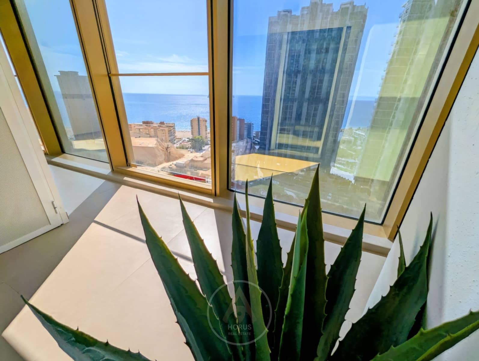 2 soverom Leilighet til salgs i Benidorm med svømmebasseng garasje - € 469 900 (Ref: 9322370)