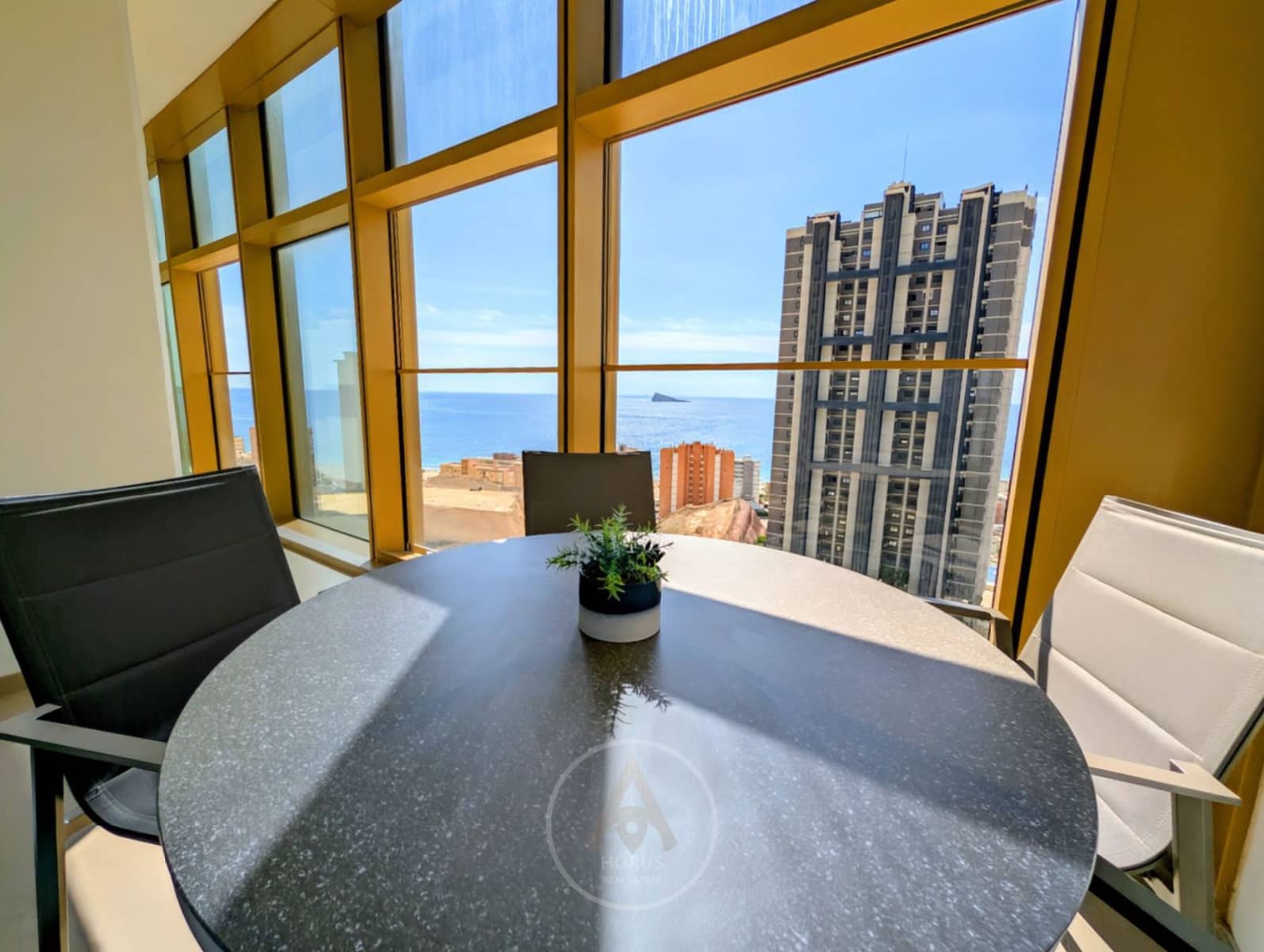 2 soverom Leilighet til salgs i Benidorm med svømmebasseng garasje - € 469 900 (Ref: 9322370)