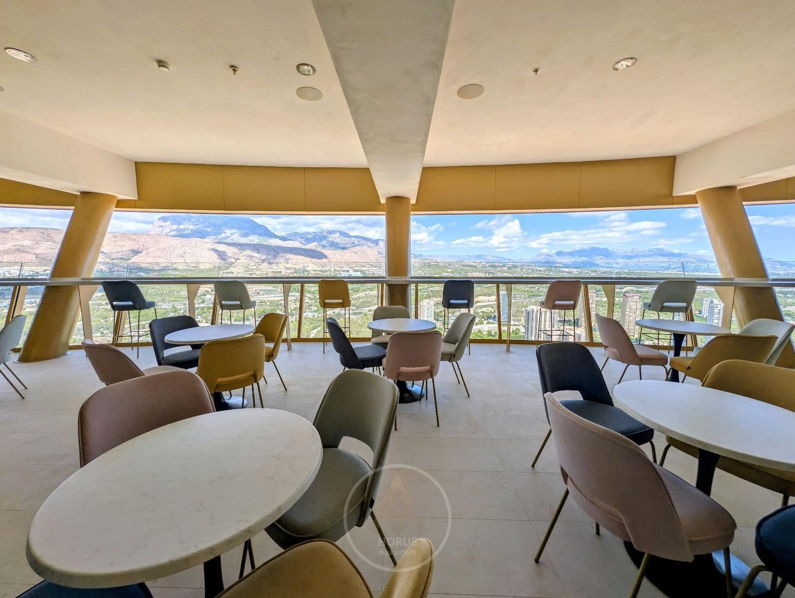 2 soverom Leilighet til salgs i Benidorm med svømmebasseng garasje - € 469 900 (Ref: 9322370)