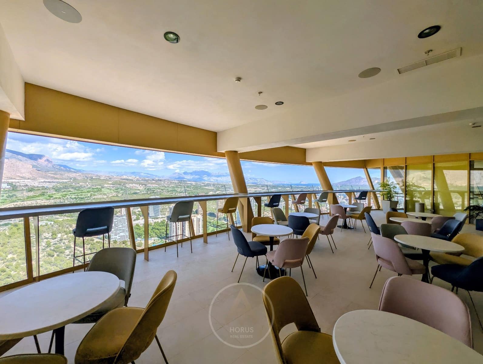 2 soverom Leilighet til salgs i Benidorm med svømmebasseng garasje - € 469 900 (Ref: 9322370)