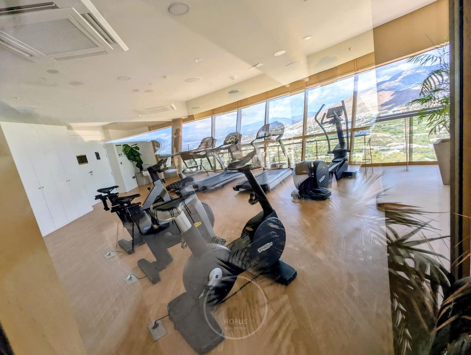 2 soverom Leilighet til salgs i Benidorm med svømmebasseng garasje - € 469 900 (Ref: 9322370)