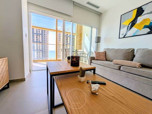 Piso de 2 habitaciones en Poniente, Benidorm en venta con piscina garaje - 469.900 € (Ref: 9322370)