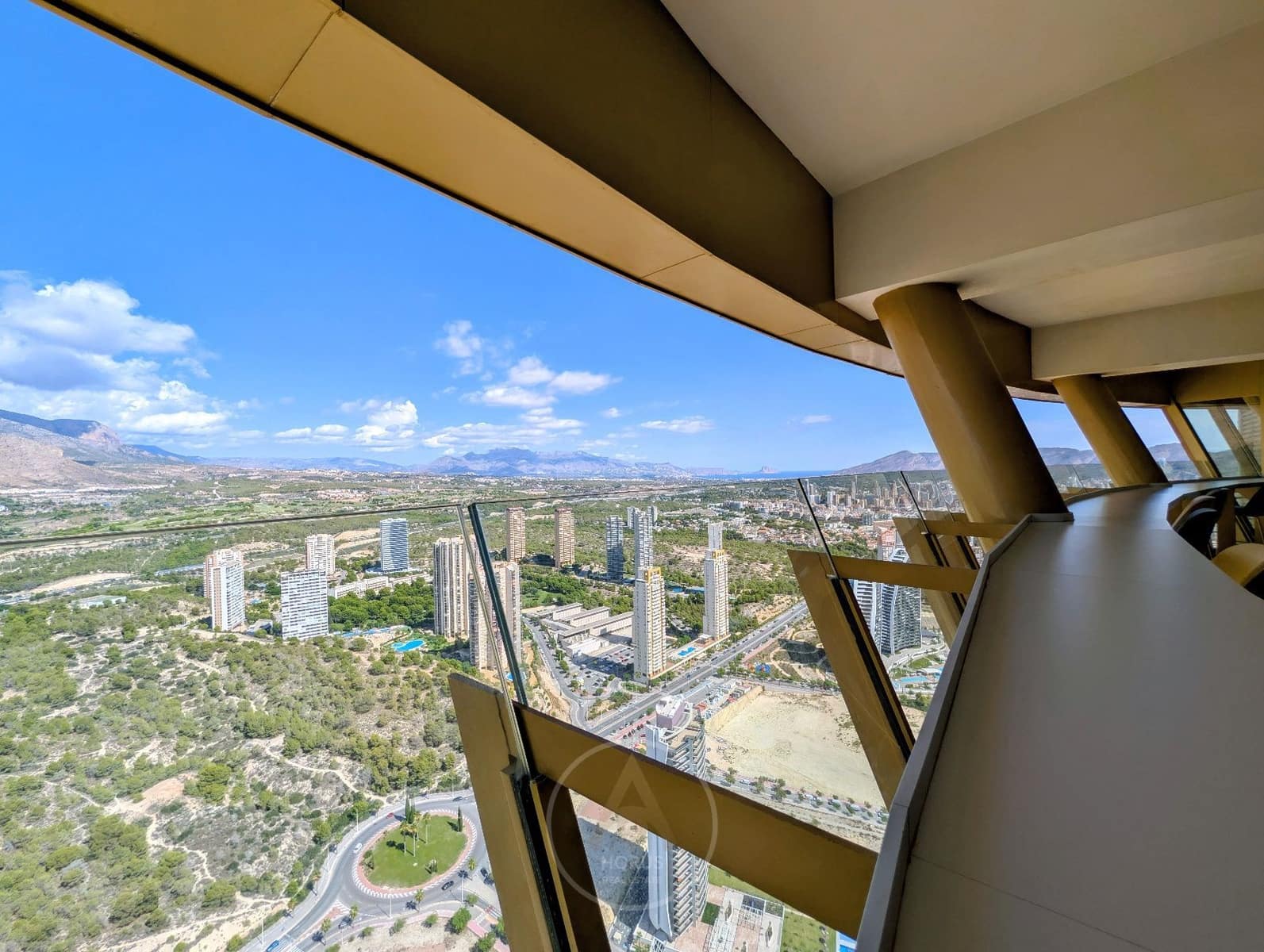 2 soverom Leilighet til salgs i Benidorm med svømmebasseng garasje - € 469 900 (Ref: 9322370)