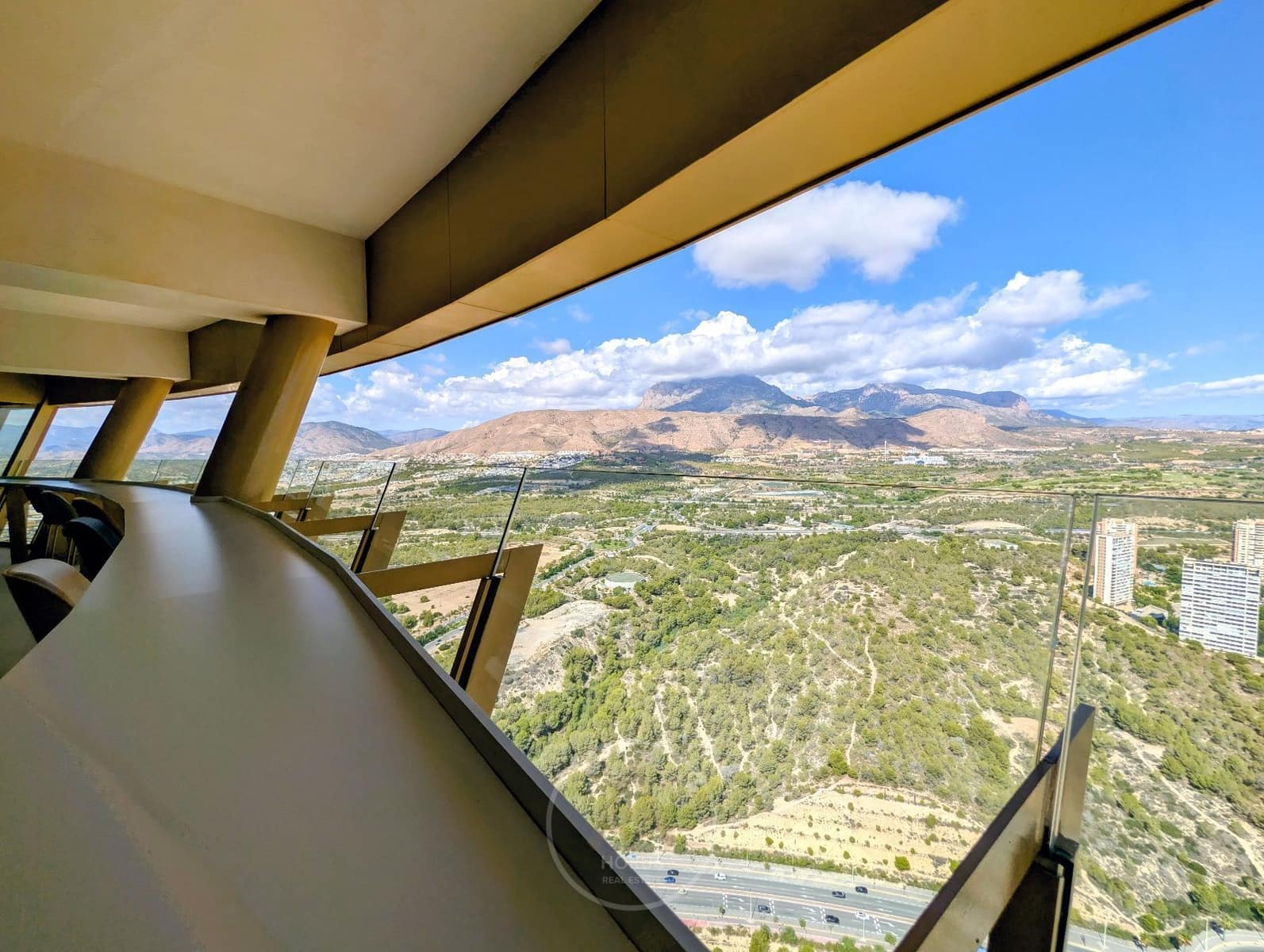 2 soverom Leilighet til salgs i Benidorm med svømmebasseng garasje - € 469 900 (Ref: 9322370)