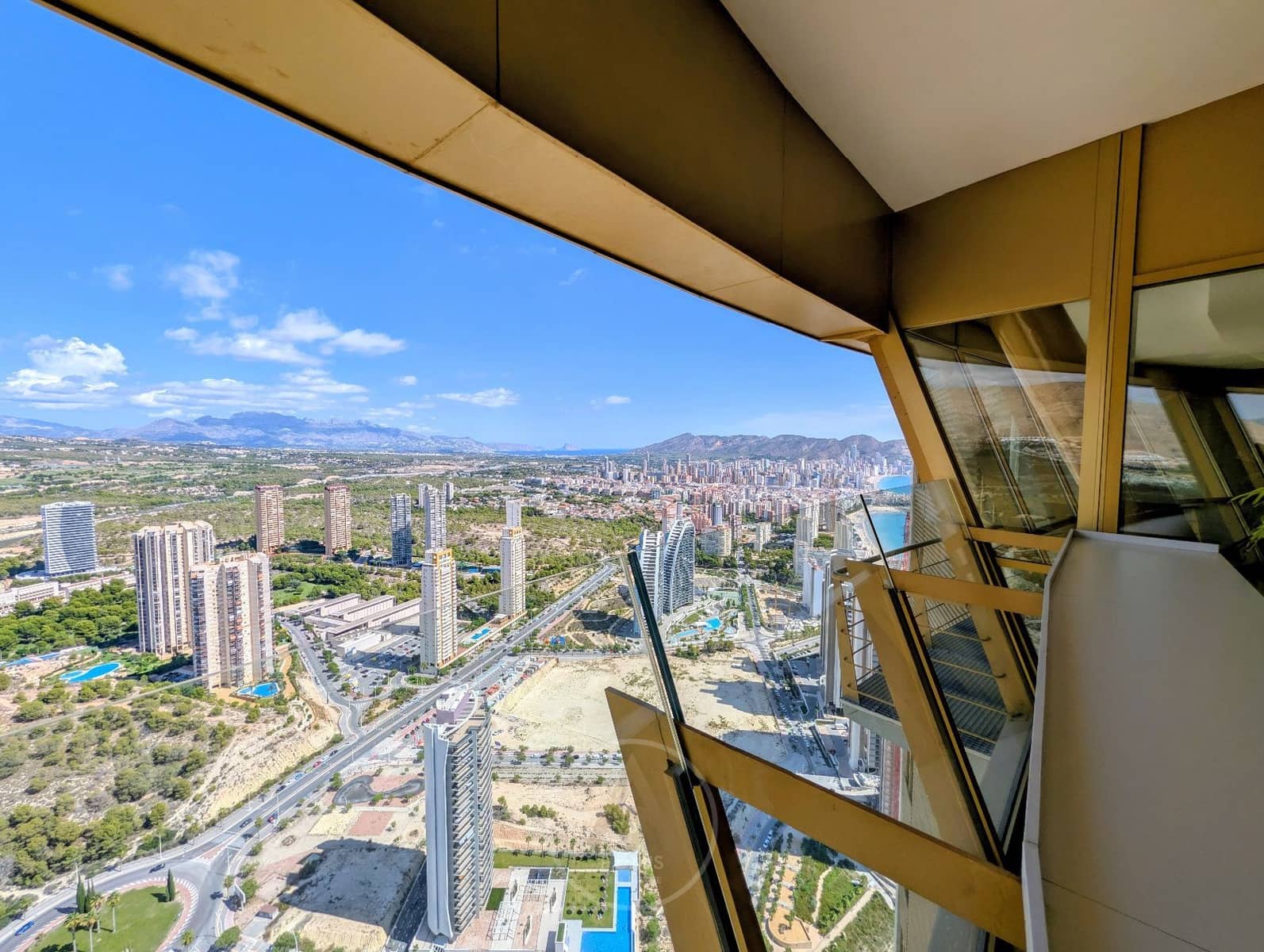 2 soverom Leilighet til salgs i Benidorm med svømmebasseng garasje - € 469 900 (Ref: 9322370)