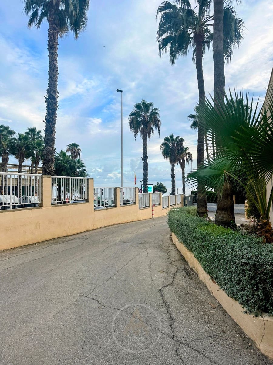 2 bedroom Flat for rent in Benidorm with pool garage - € 1,700 (Ref: 9371493)