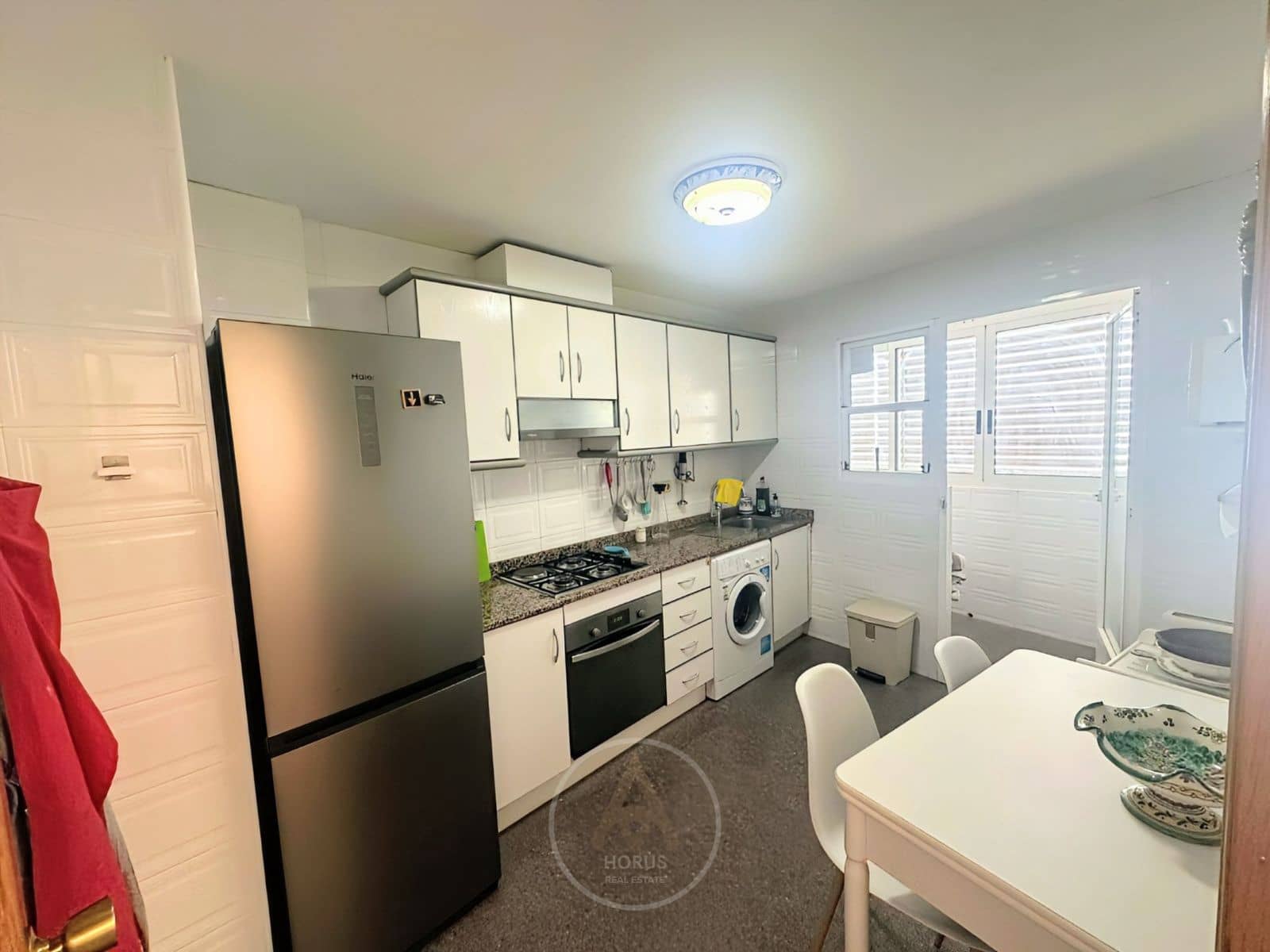 2 bedroom Flat for rent in Benidorm with pool garage - € 1,700 (Ref: 9371493)