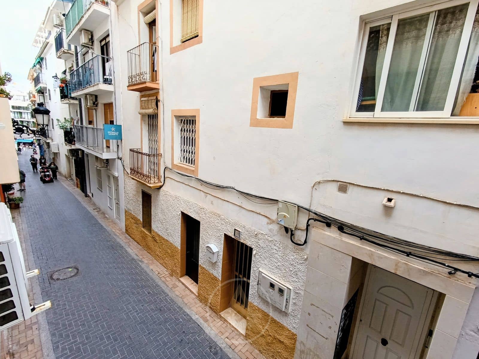 4 bedroom Villa for sale in Benidorm - € 390,000 (Ref: 9373941)