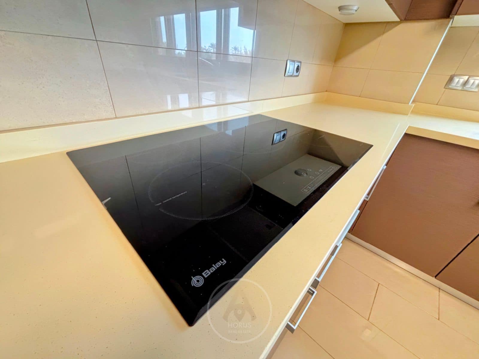 3 sypialnia Mieszkanie na sprzedaż w Benidorm z basenem garażem - 320 000 € (Ref: 9395317)