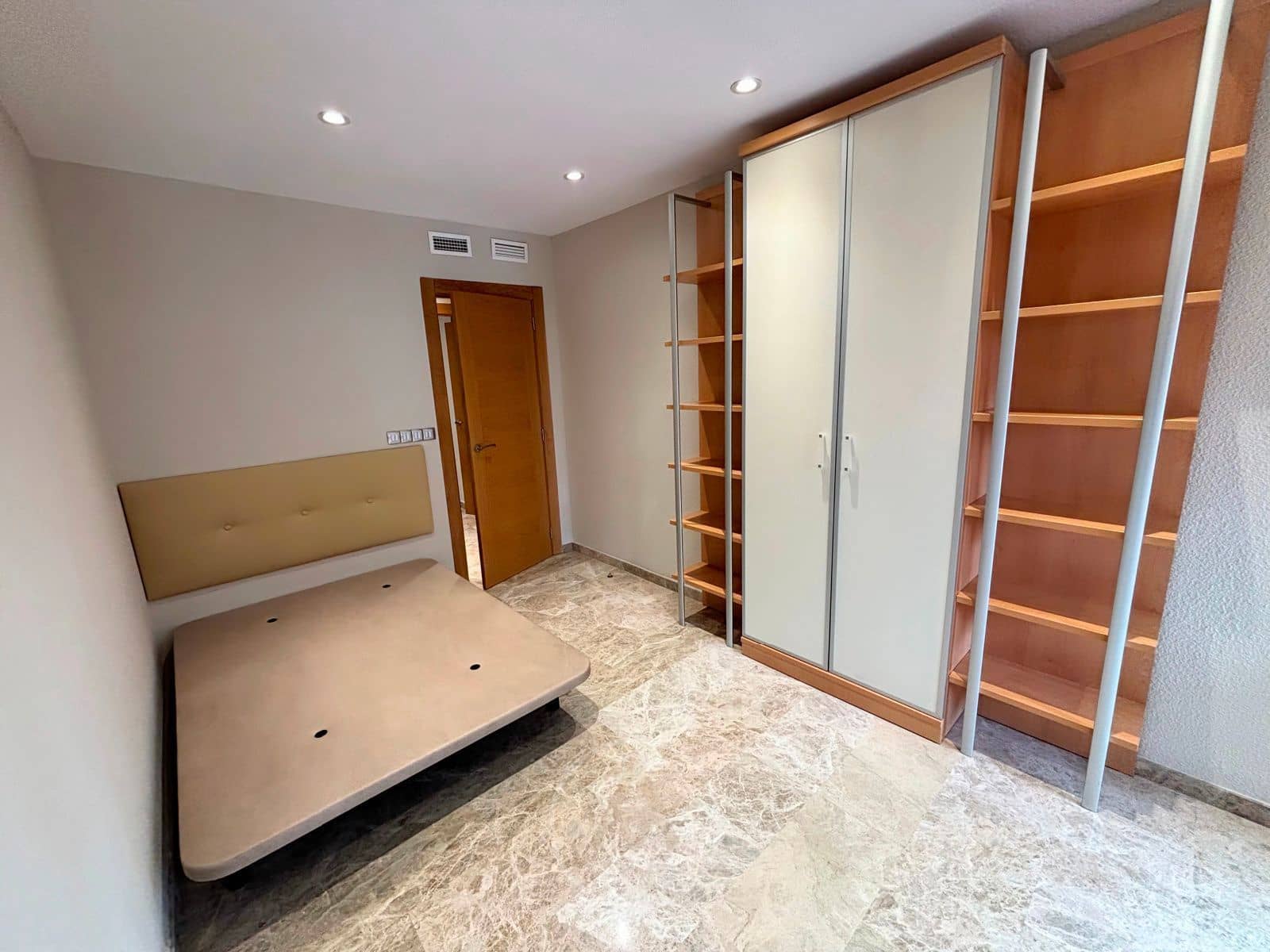 3 sypialnia Mieszkanie na sprzedaż w Benidorm z basenem garażem - 320 000 € (Ref: 9395317)