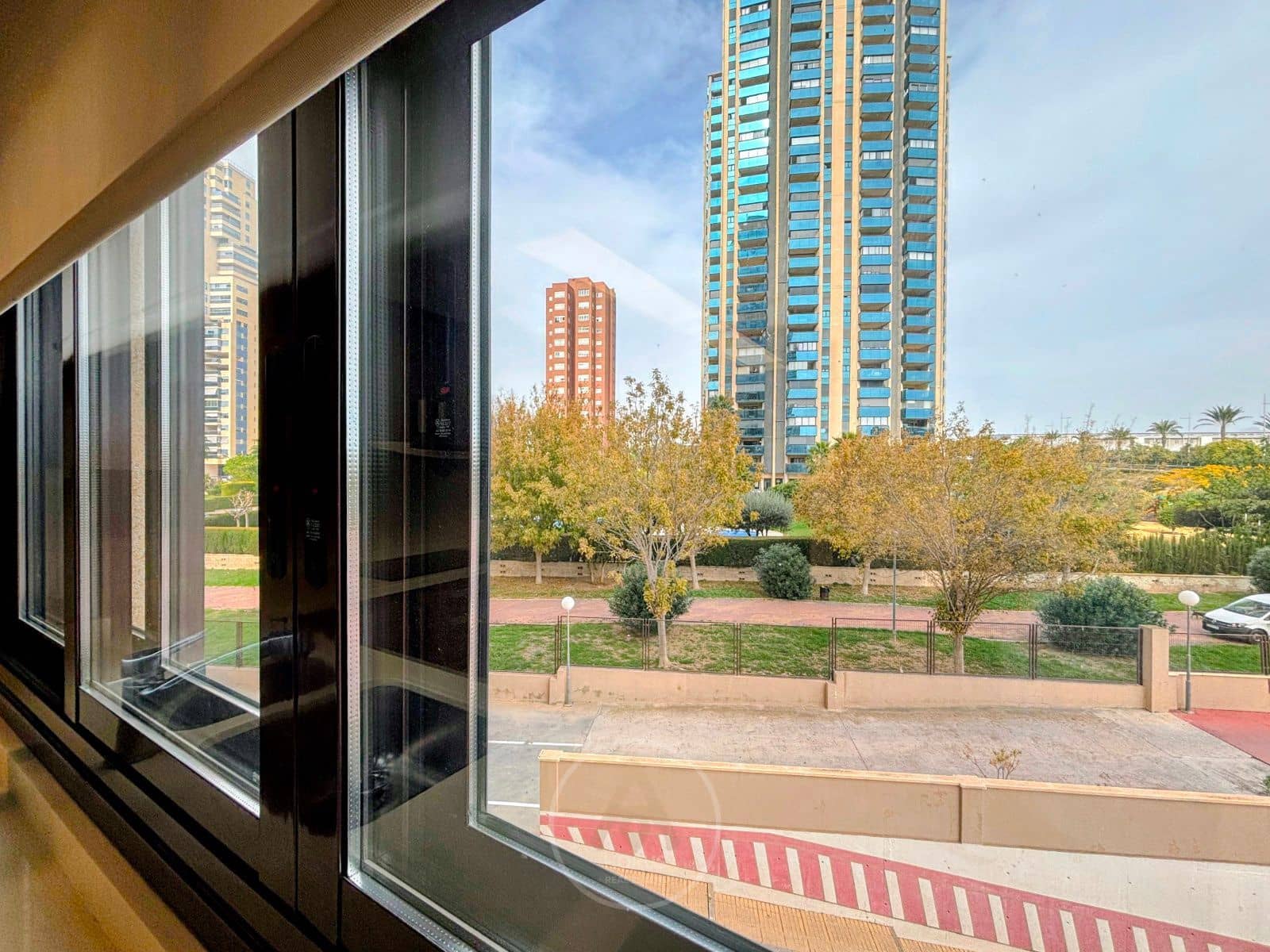 3 sypialnia Mieszkanie na sprzedaż w Benidorm z basenem garażem - 320 000 € (Ref: 9395317)