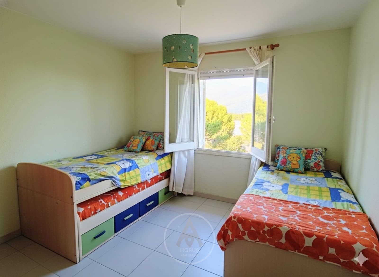 5 makuuhuone Asunto myytävänä paikassa Sant Cebria de Vallalta mukana uima-altaan 
autotalli - 430 000 € (Ref: 9432794)