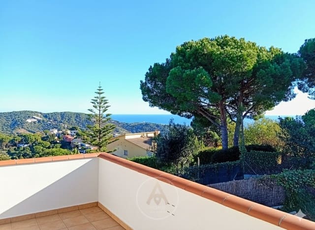 5 bedroom Flat for sale in Sant Cebrià de Vallalta with pool garage - € 430,000 (Ref: 9432794)