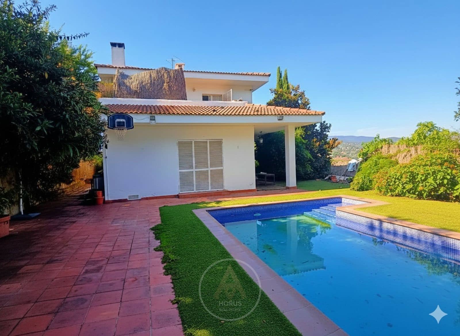 5 makuuhuone Asunto myytävänä paikassa Sant Cebria de Vallalta mukana uima-altaan 
autotalli - 430 000 € (Ref: 9432794)