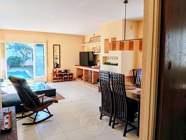 5 bedroom Flat for sale in Sant Cebrià de Vallalta with pool garage - € 430,000 (Ref: 9432794)