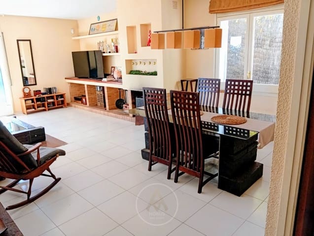 5 bedroom Flat for sale in Sant Cebrià de Vallalta with pool garage - € 430,000 (Ref: 9432794)