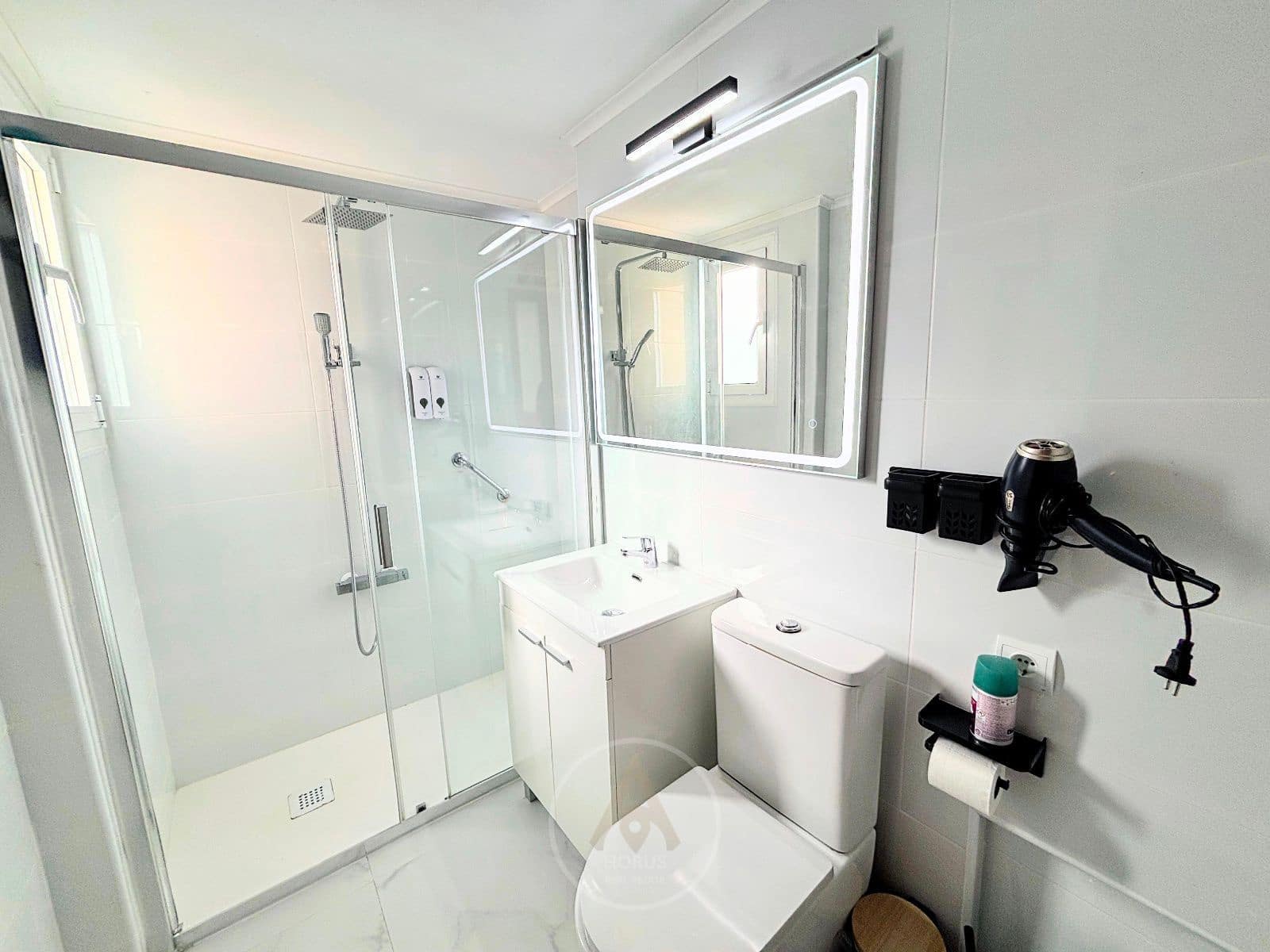 2 slaapkamer Flat te huur in Benidorm met zwembad - € 1.500 (Ref: 9464978)