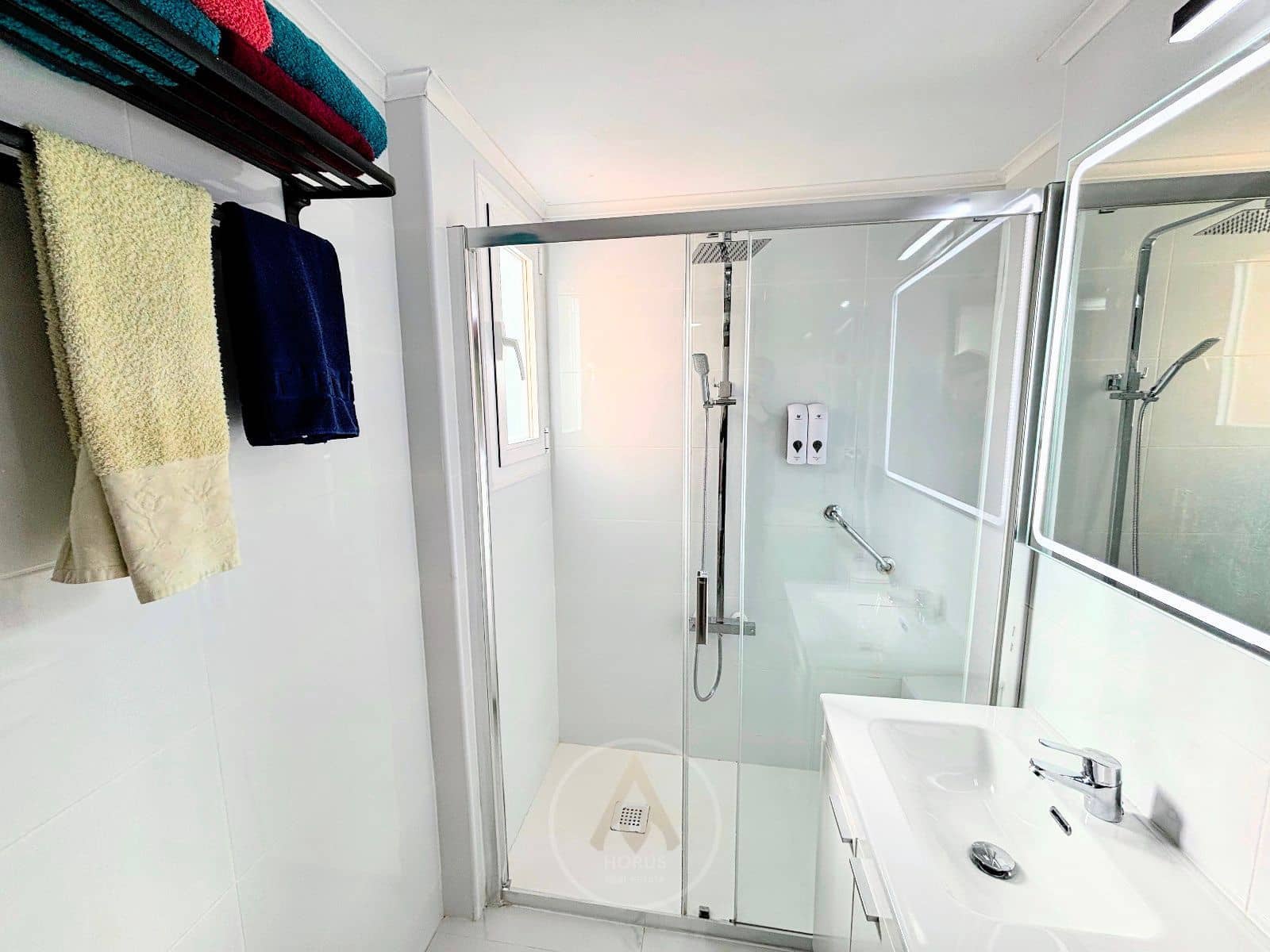 2 slaapkamer Flat te huur in Benidorm met zwembad - € 1.500 (Ref: 9464978)