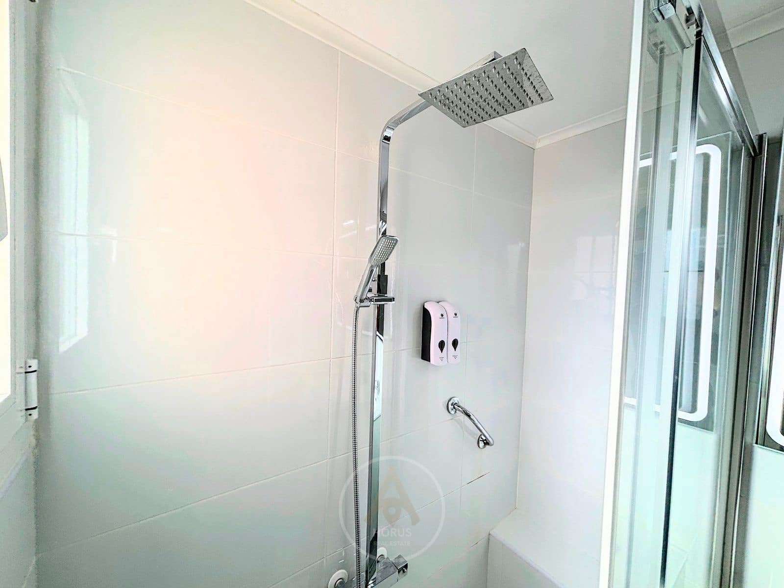 2 slaapkamer Flat te huur in Benidorm met zwembad - € 1.500 (Ref: 9464978)