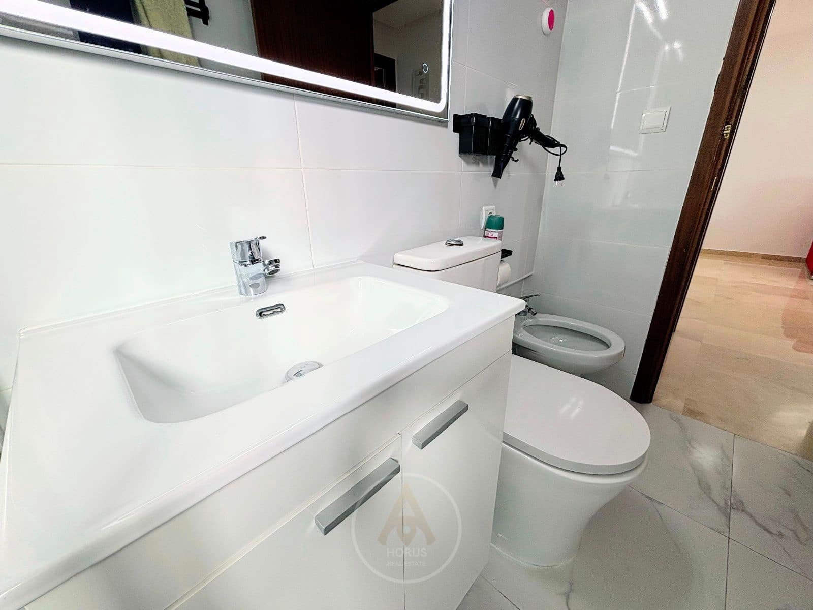 2 slaapkamer Flat te huur in Benidorm met zwembad - € 1.500 (Ref: 9464978)