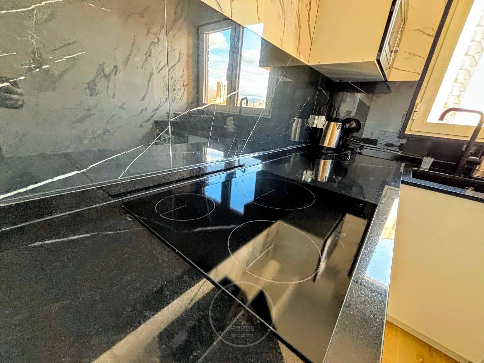 2 slaapkamer Flat te huur in Benidorm met zwembad - € 1.500 (Ref: 9464978)