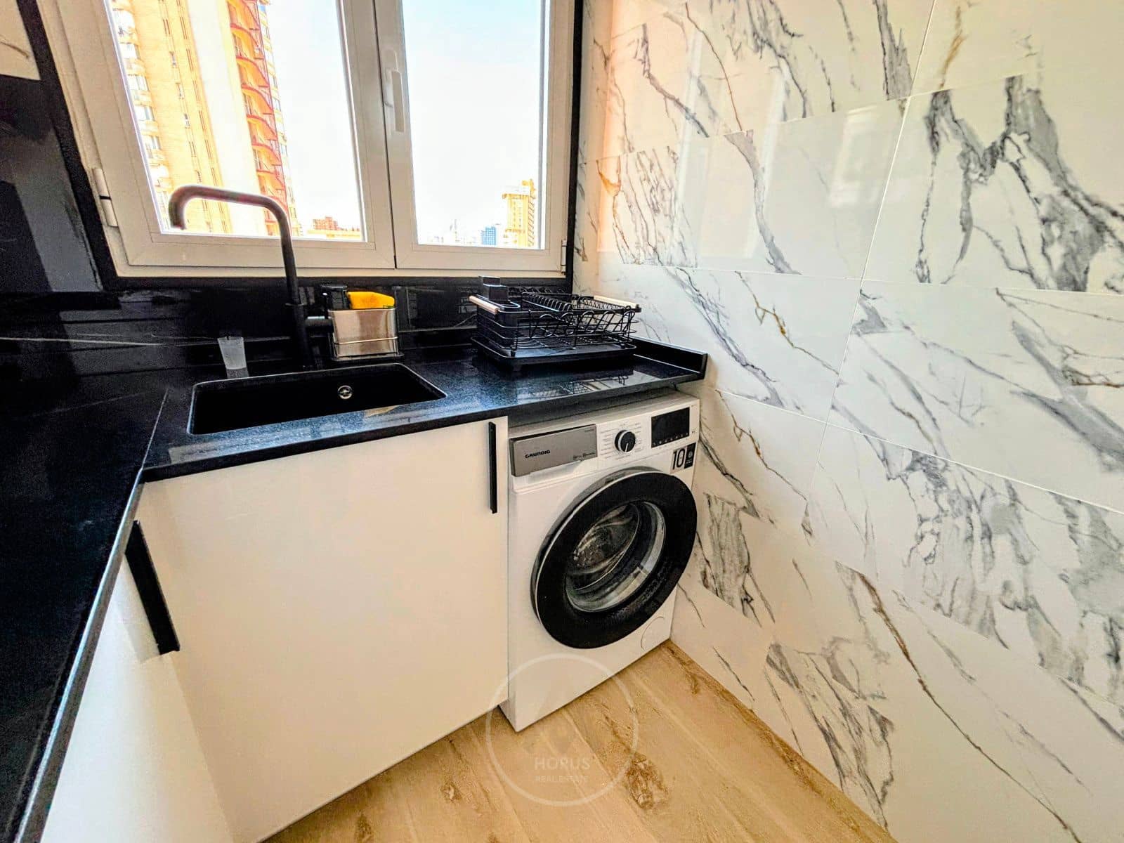 2 slaapkamer Flat te huur in Benidorm met zwembad - € 1.500 (Ref: 9464978)