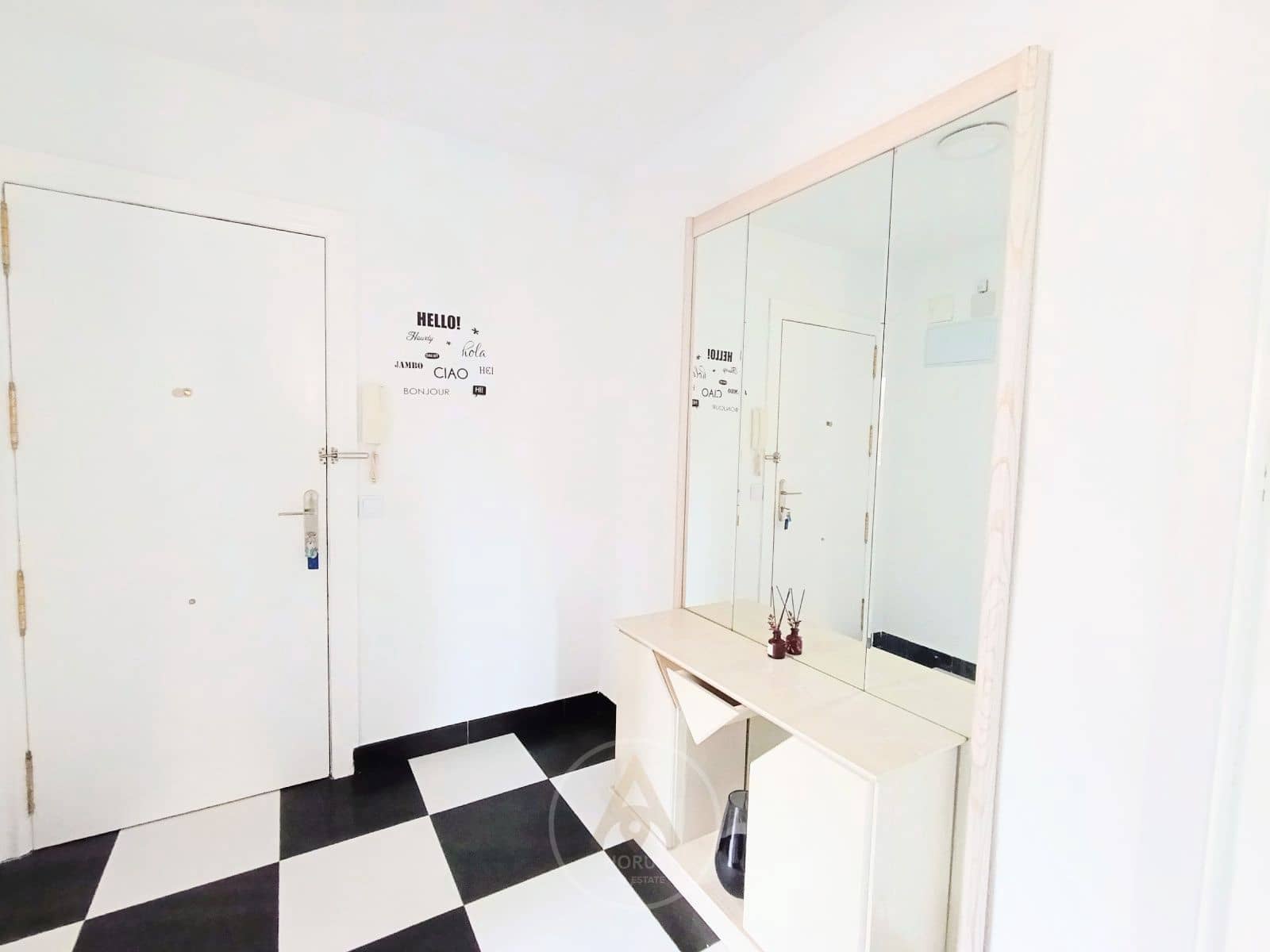 2 soverom Leilighet til leie i Benidorm med svømmebasseng garasje - € 1 550 (Ref: 9464979)