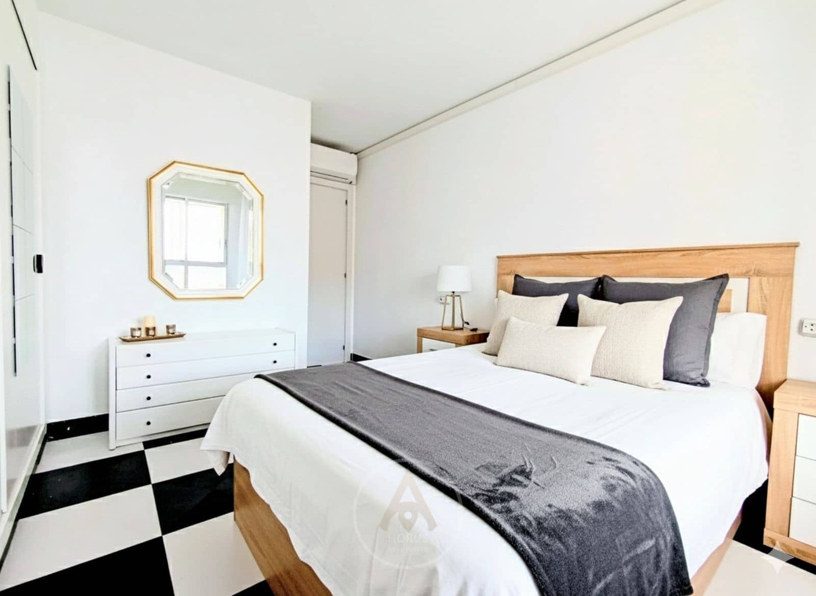 2 soverom Leilighet til leie i Benidorm med svømmebasseng garasje - € 1 550 (Ref: 9464979)