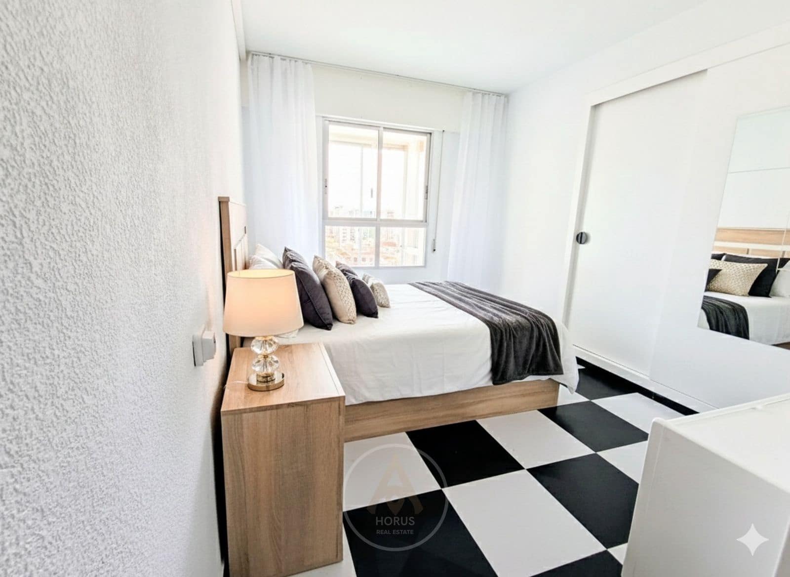 2 soverom Leilighet til leie i Benidorm med svømmebasseng garasje - € 1 550 (Ref: 9464979)