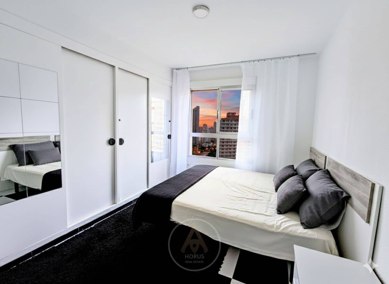 2 soverom Leilighet til leie i Benidorm med svømmebasseng garasje - € 1 550 (Ref: 9464979)