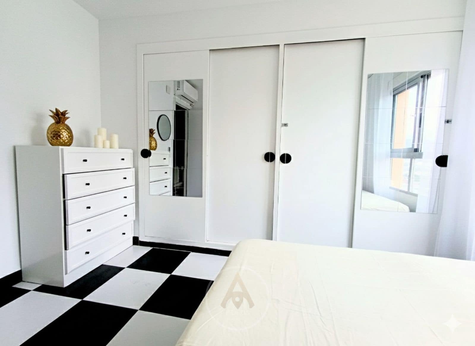 2 soverom Leilighet til leie i Benidorm med svømmebasseng garasje - € 1 550 (Ref: 9464979)