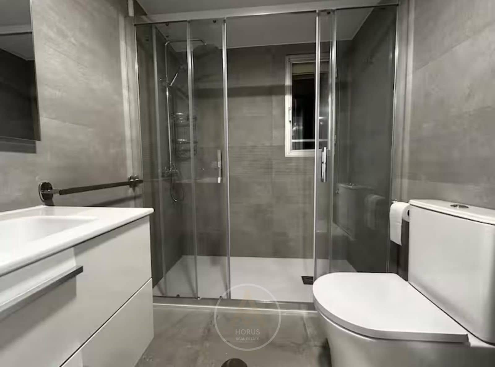 2 soverom Leilighet til leie i Benidorm med svømmebasseng garasje - € 1 550 (Ref: 9464979)