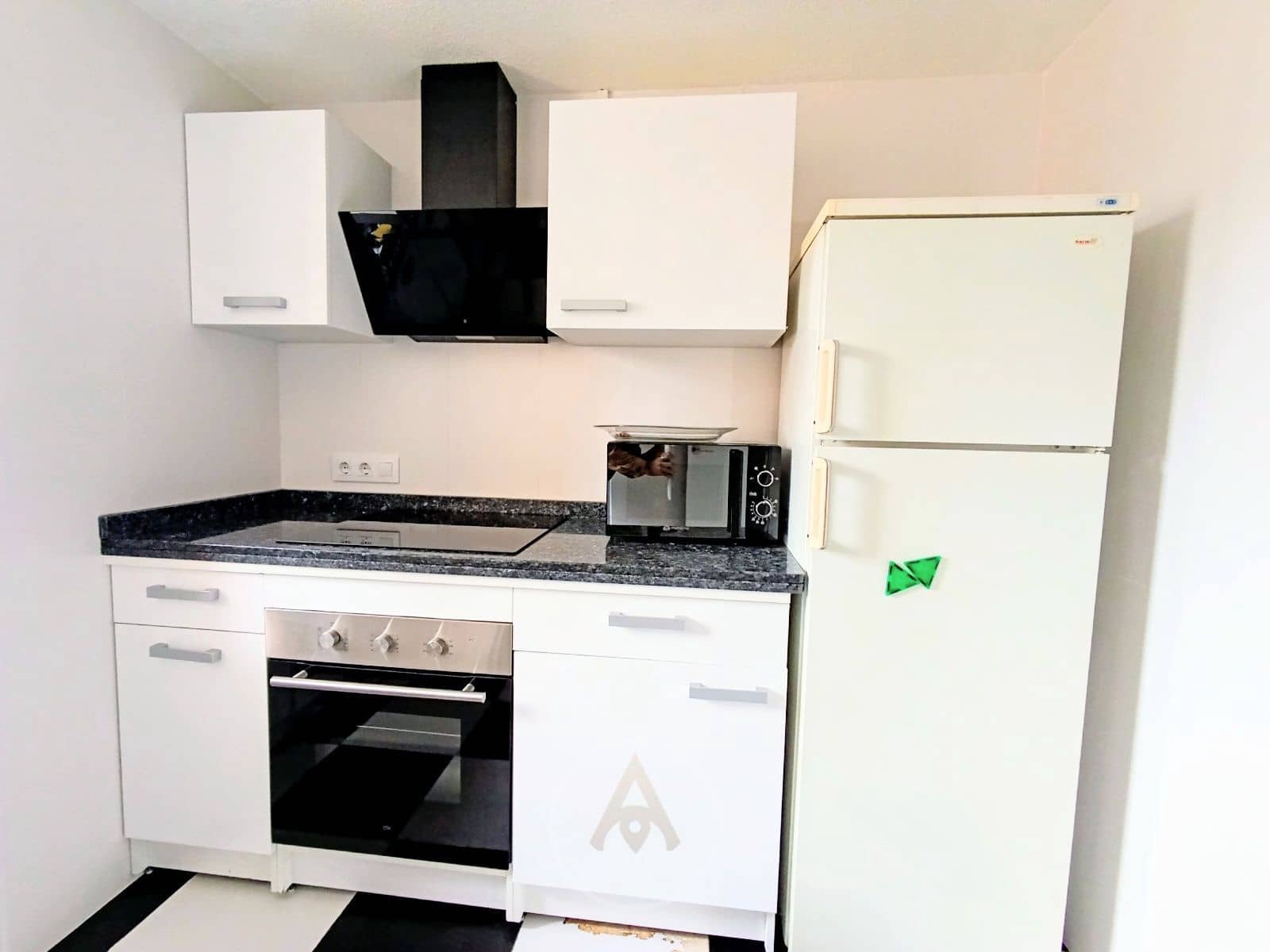 2 soverom Leilighet til leie i Benidorm med svømmebasseng garasje - € 1 550 (Ref: 9464979)