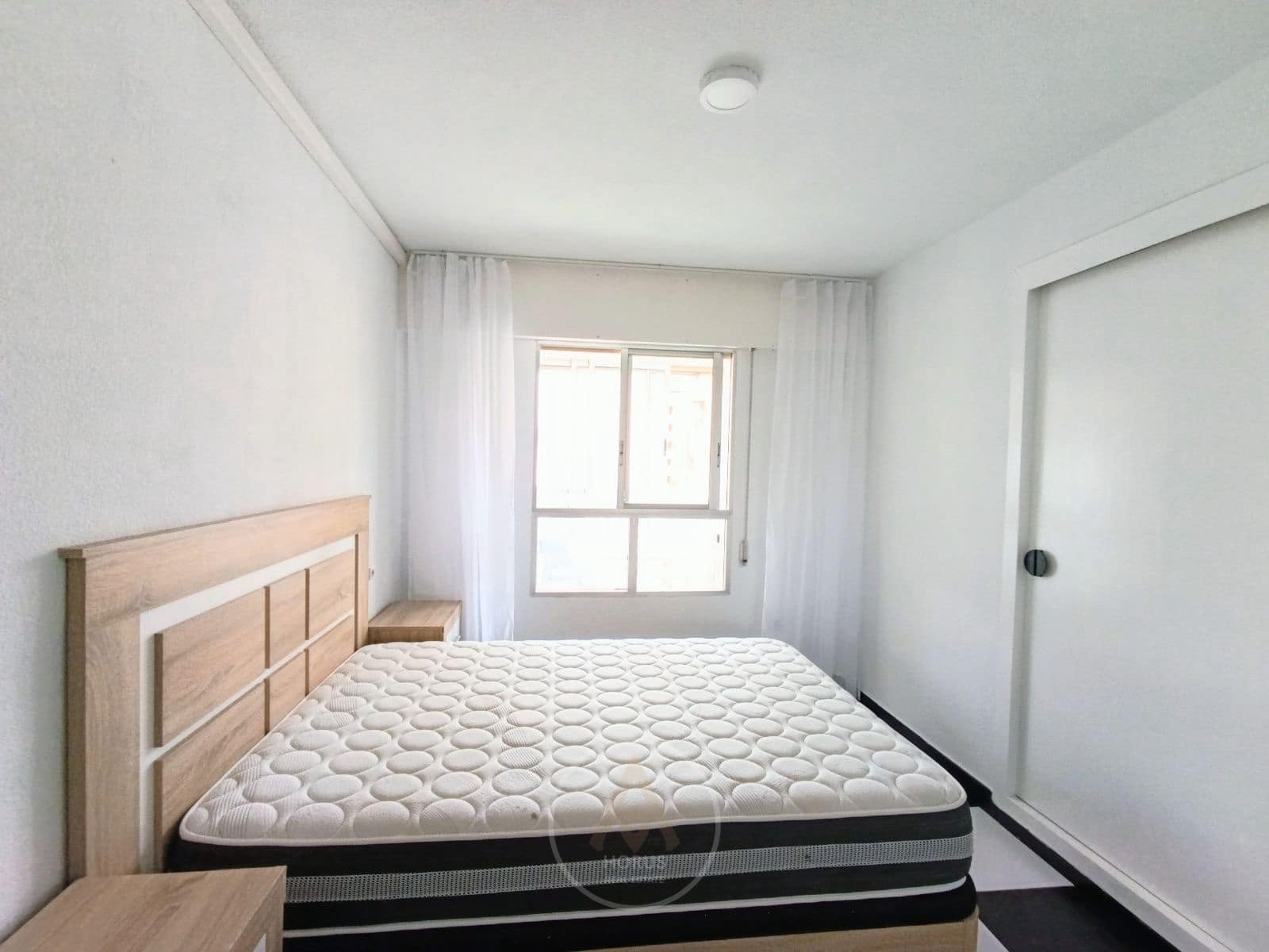 2 soverom Leilighet til leie i Benidorm med svømmebasseng garasje - € 1 550 (Ref: 9464979)